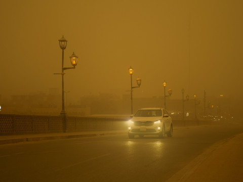 الغبار يغزو أجواء العراق.. عواصف ترابية وارتفاع بدرجات الحرارة