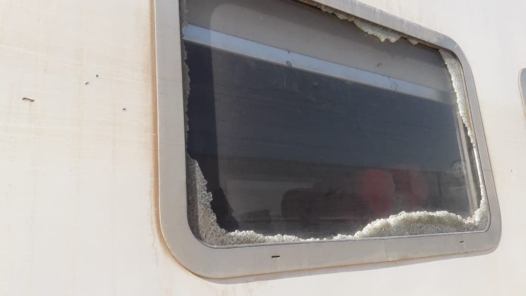 النقل تتخذ حزمة إجراءات رادعة لإيقاف رمي القطارات بالحجارة وإقامة ’’ملاعب’’ على سككها