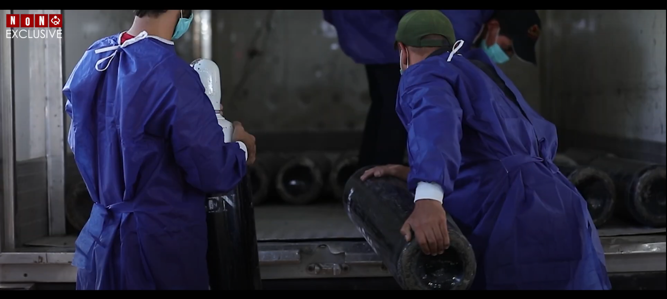 كربلاء.. معمل نبع الوارث يقدم يومياً مئات اسطوانات الاوكسجين الطبي لمرضى كورونا مجانا (فيديو)