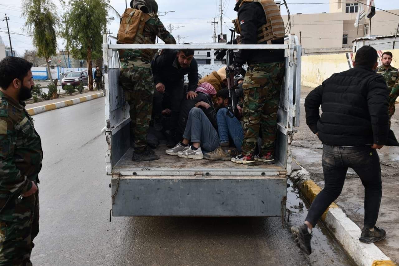 شاهد بالصور.. القبض على 22 سورياً تسللوا عبر الحدود باتجاه الموصل