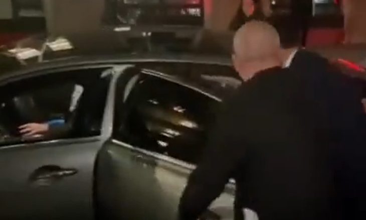 طلاب بريطانيون وعرب يطردون السفيرة الإسرائيلية في لندن من جامعة “ل س إي”-