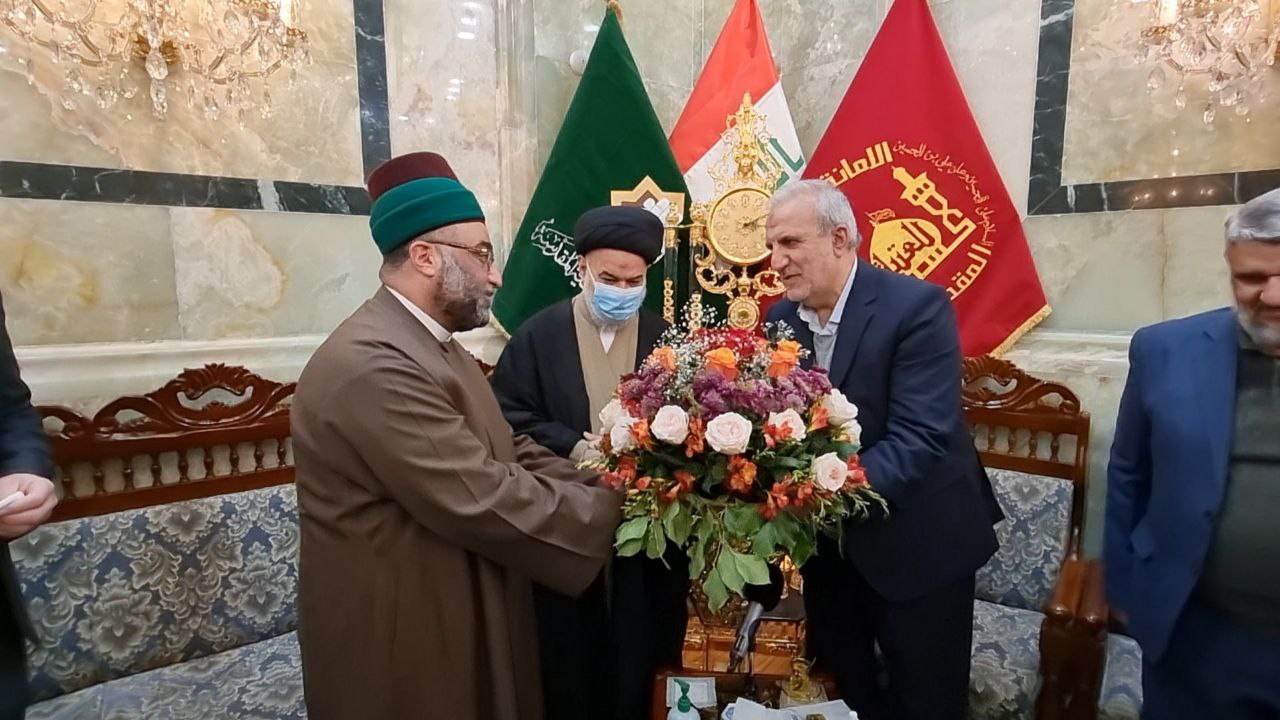 فيديو:المتولي الشرعي للعتبة العباسية السيد احمد الصافي يستقبل امين عام العتبة الحسينية و يبارك لادارتها الجديدة