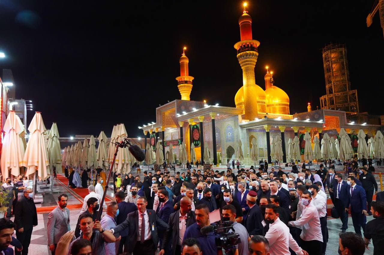 بالصور.. ماكرون والكاظمي يزوران الإمامين الكاظمين (عليهما السلام) - Vimarsana News