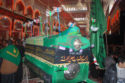 كربلاء تتوشح بالسواد تعظيما بمصاب استشهاد الإمام الحسن المجتبى عليه السلام(مصور)