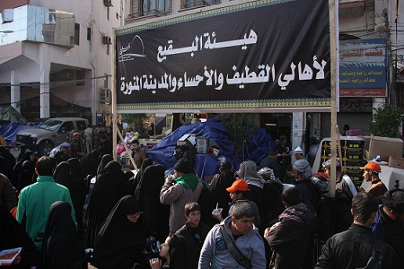 40 الف زائر من المملكة العربية السعودية يشاركون في خدمات وعزاءات اربعينية الامام الحسين في  كربلاء (مصور)