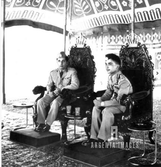 صورة لملك العراق فيصل الثاني الى جانب ابن عمه الحسين بن طلال من الارشيف