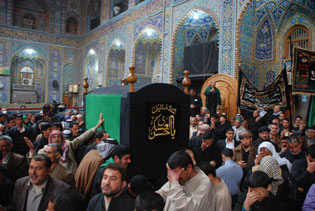 كربلاء :نعش رمزي ومواكب عزاء في  ذكرى شهادة الامام الحسن العسكري