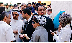 فصل 7 اطباء وممرضة لمعالجتهم جرحى ثورة البحرين