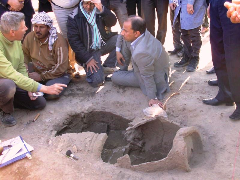 محافظ ذي قار يؤكد امكانية استرجاع اكثر من خمسة الاف قطعة اثرية من دائرة المتاحف في بغداد عند افتتاح متحف الناصرية