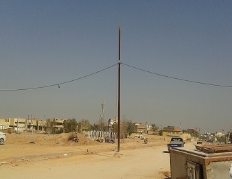 مشاريع كربلاء تثير سخرية المواطنين...عمود كهرباء وسط شارع عام!!(مصور)