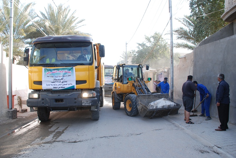 بالصور:( نظف باب بيتك ) حملة تنظيفية تقوم بها بلدية كربلاء المقدسة