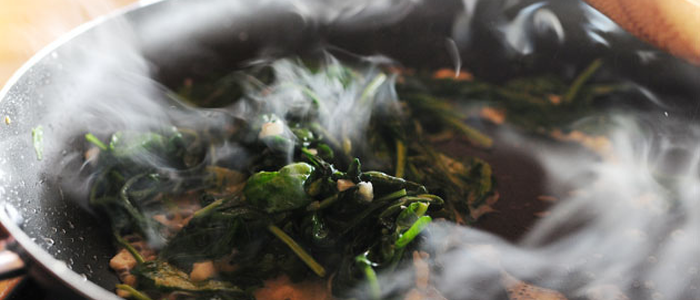 5 أطعمة لا تعيد تسخينها فقد تتحول إلى مواد سامة