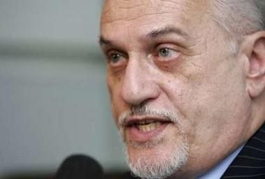 الشهرستاني يهدد الكرد بعواقب وخيمة والاقليم يعلق تصدير النفط