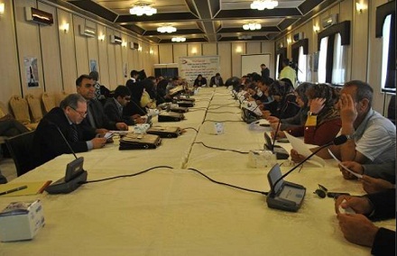 دور المجتمع المدني والقطاع الخاص في بناء نظام النزاهة الوطني شعار برنامج تدريبي في كربلاء