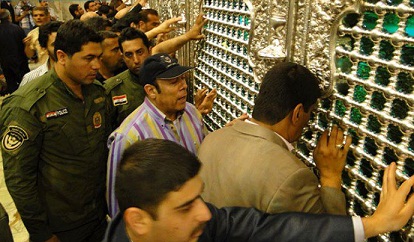 الممثل المصري احمد ماهر في رحاب الامامين الجوادين بالكاظمية المقدسة (مصور)