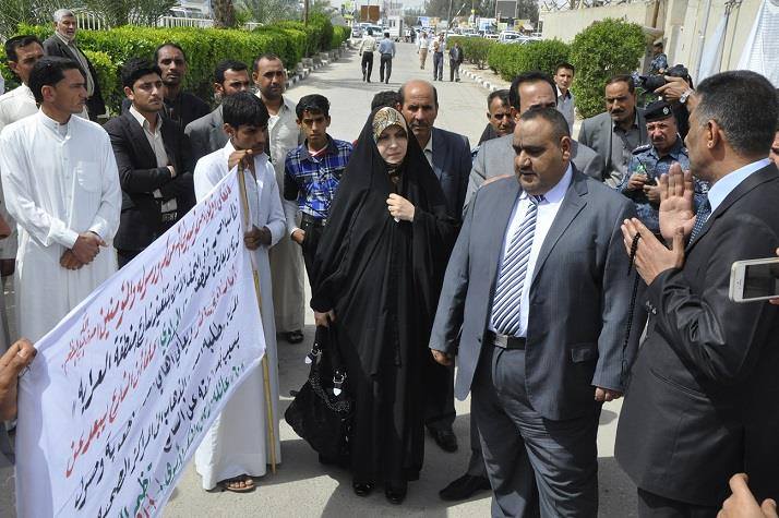 العشرات من ابناء ناحية القادسية يتظاهرون في النجف للمطالبة بالخدمات