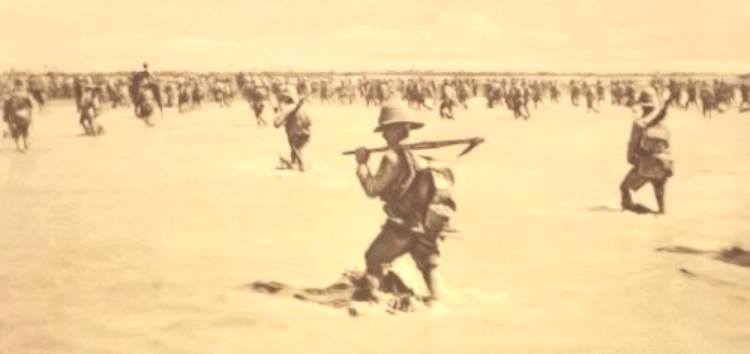 صورة لقطعات من مشاة الجيش البريطاني في العراق ابان احتلاله والصورة عام 1916.