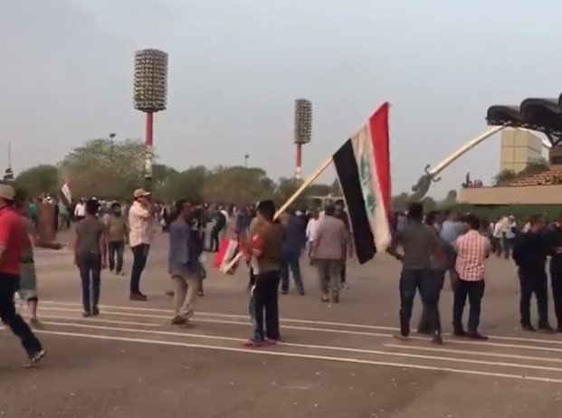 بالفيديو: بدء انسحاب المعتصمين من ‫‏ساحة الاحتفالات‬ الى خارج المنطقة الخضراء