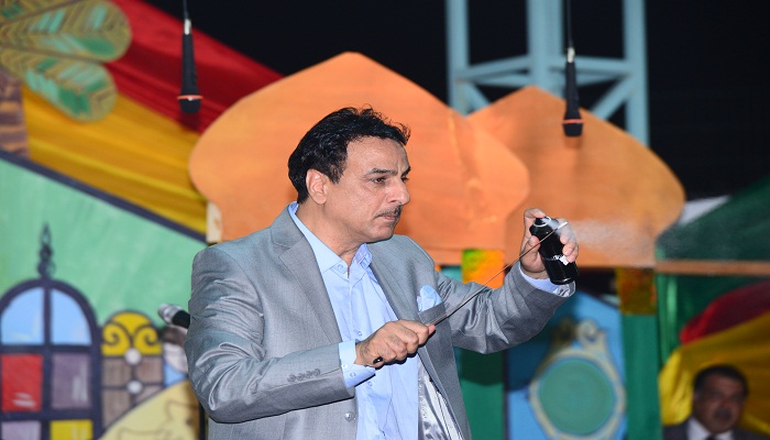 بالصور :ألعاب خفة وفقرات كوميدية للفنان هاشم سلمان في مهرجان يوم كربلاء