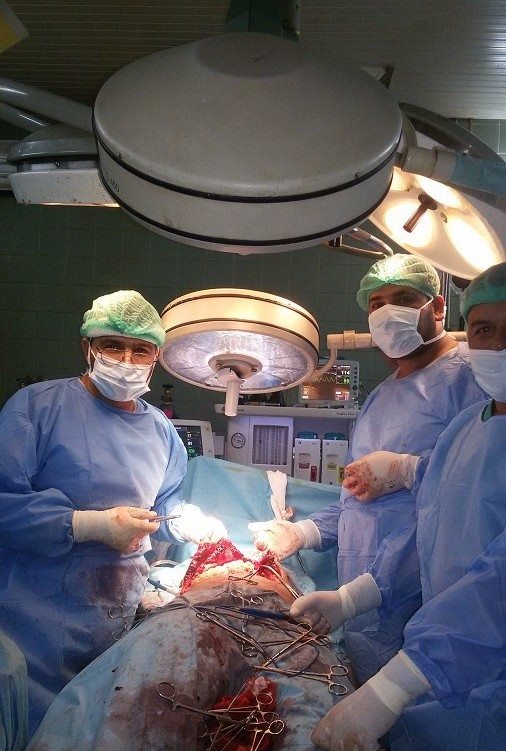 صحة كربلاء : إجراء عملية نادرة ومعقدة في مدينة الإمام الحسين (ع) الطبية+صور