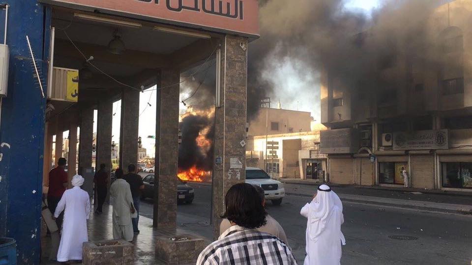 بالفيديو: انفجار سيارة مفخخة بمنطقة القطيف في السعودية