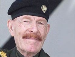 انباء حول مقتل عزت الدوري في تكريت بعد قصف المنزل الذي كان مجتمع فيه.