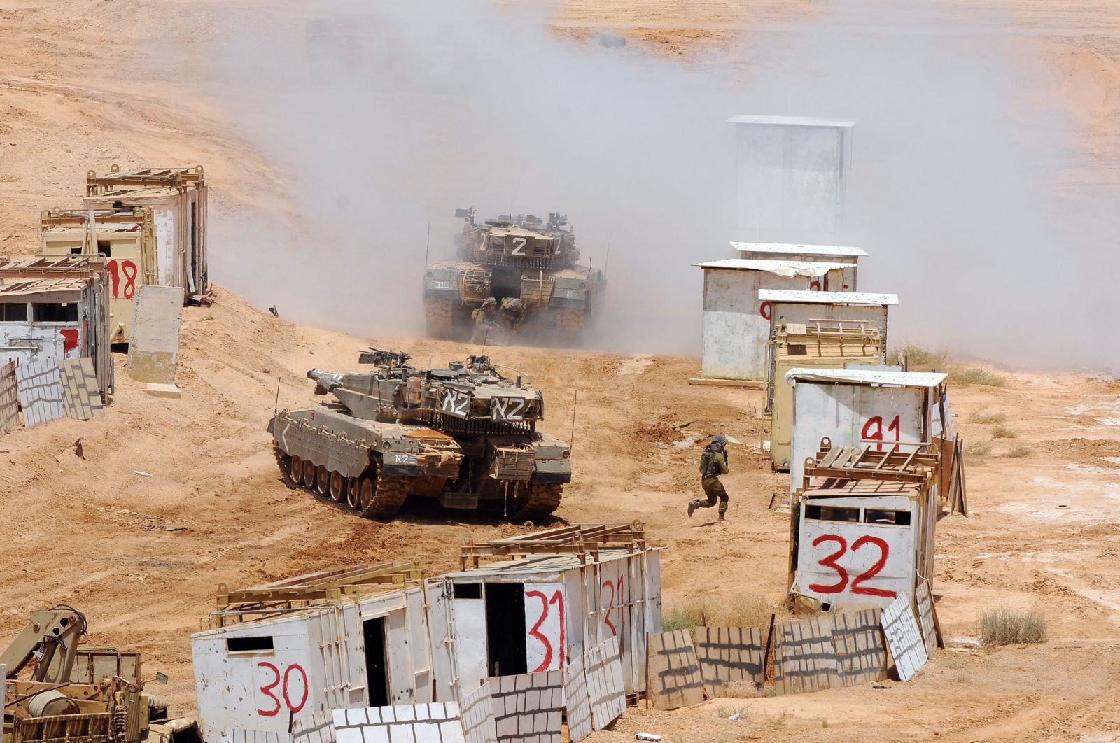 الجيش الإسرائيلي ينشر دباباته على الحدود مع مصر عقب هجمات سيناء