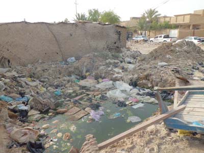 سوق شعبي في كربلاء يتحول الى بيئة خصبة لانشار الامراض (مصور)