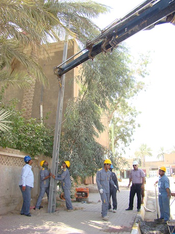 كربلاء :كهرباء عين التمر تستبدل الأسلاك القديمة في شبكة الكهرباء