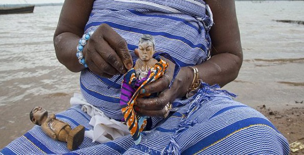 قرية تجعل من أطفالها المتوفيين دمى