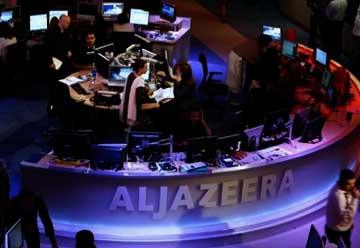 الغارديان: قناة "الجزيرة " أداة قطرية للهيمنة السياسية على الخليج وتفتقد للحيادية