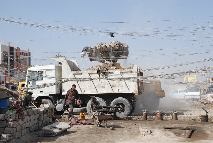 بالصورة :بلدية كربلاء المقدسة تنفذ حملة موسعة لتنظيف حي العامل