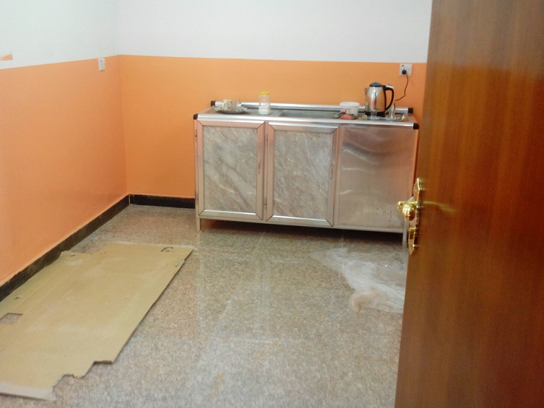 بالصور :مستشفى الحسينية العام في كربلاء بعد افتتاحه ثلاث مرات شكليا يخلو من المراجعين ؟!!