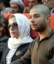 عائلة  صدام حسين نصفها تعزي في مقتل القذافي والنصف الاخر تؤيد الثورة الليبية .وانقسمات بين العائلة