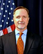 السفير الامريكي يفتتح جناح بلاده في معرض بغداد الدولي ويؤكد اهمية السوق العراقية