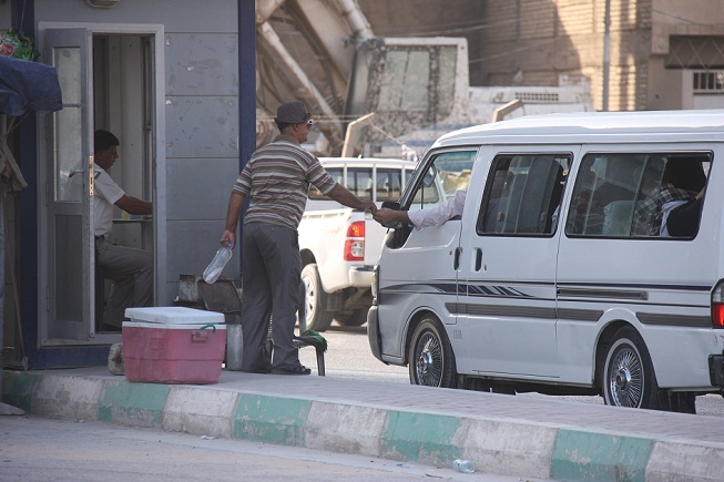 كربلاء :تأجير الشوارع العامة وجبايات عشوائية تؤخذ من سائقي المركبات الخاصة (مصور)