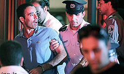 السفارة الايرانية بسويسرا تتعرض لهجوم بالحجارة والمواد الحارقة