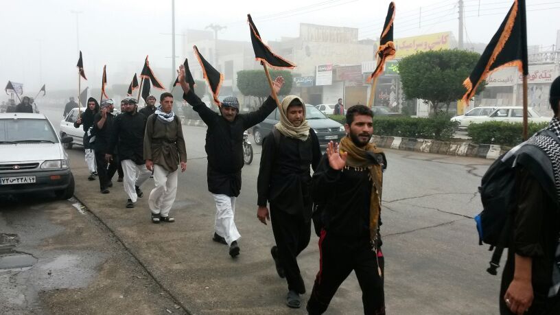 الايرانيون يتوجهون مشيا على الاقدام صوب كربلاء لاحياء زيارة الاربعين (مصور)