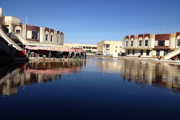 بالصورة :الامطار الاخيرة حولت كلية العلوم الاسلامية بجامعة كربلاء الى بركة ماء