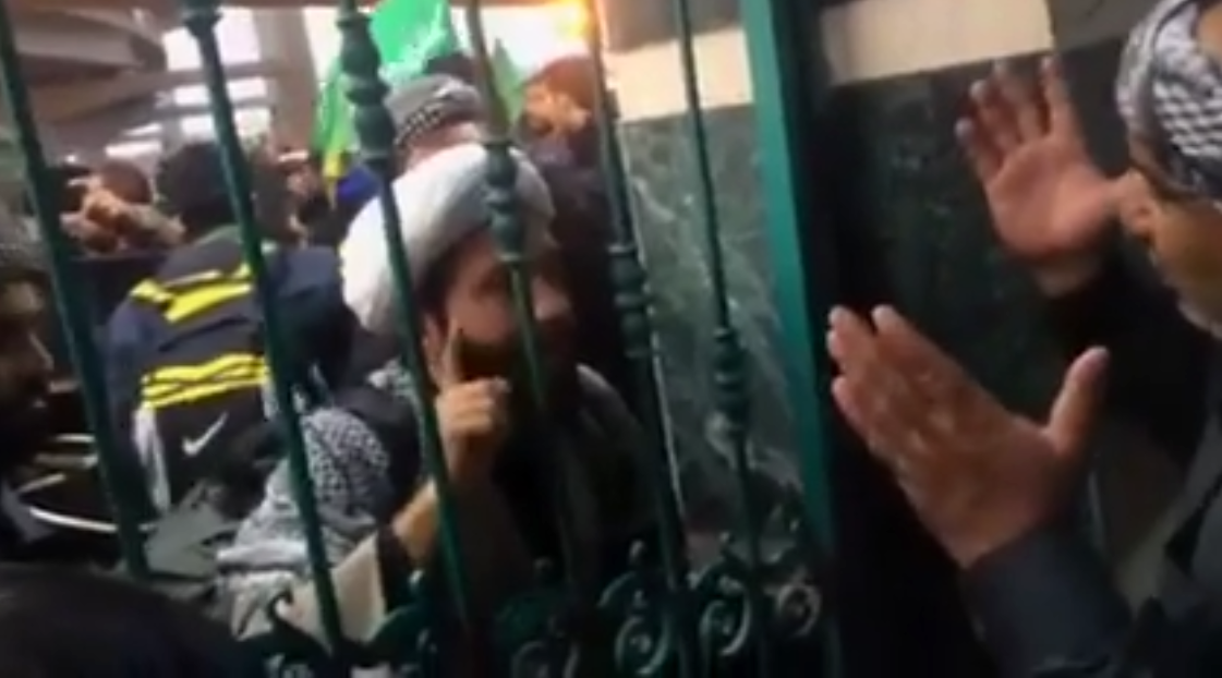 بالفيديو: هكذا يشكر الزوار الايرانيون الضيافة العراقية