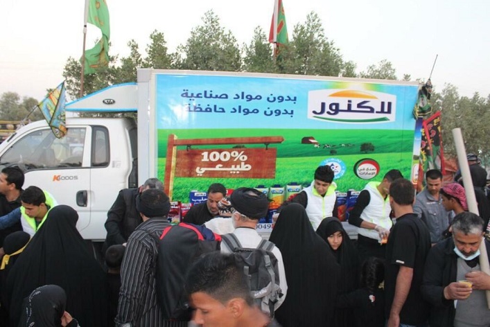 لأول مرة بالعراق .. شركة امارتية توزع مئات الالاف من العصائر الطازجة على زوار الاربعين+صور