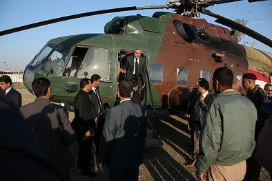 عدسة نون تلتقط  لحظة وصول نائب رئيس الجمهورية ومرافقوه الى كربلاء عبر طائرة هليكوبتر