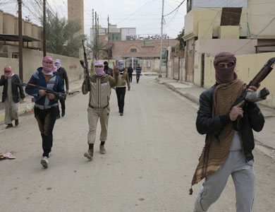 بالصورة :مقاتلوا ‘داعش’ يسيطرون على مناطق واسعة في محيط الرمادي غربي العراق