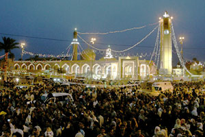 بالصور ..الأعظمية تحتفي بمولد فخر الكائنات وسط إجراءات أمنية مشددة  وتستقبل مليون شخص محتفل