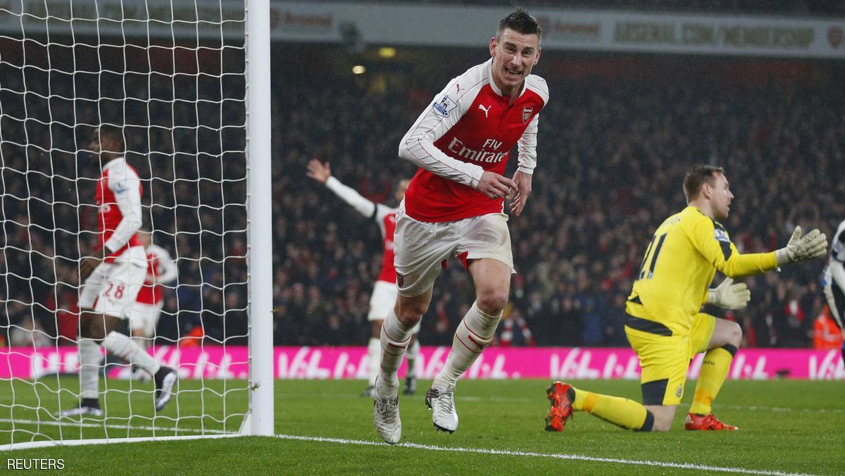 آرسنال ينفرد بصدارة الدوري الإنجليزي