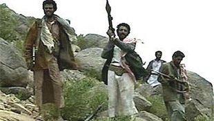 مسلحون يمنيون يطلقون النار على طائرة عسكرية لمنع هبوطها في بيحان