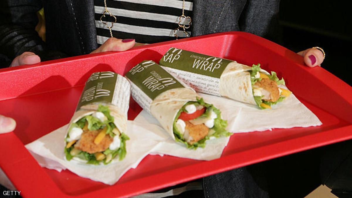 تحذير.. سموم خفية في أغلفة الوجبات السريعة