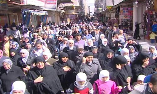 مسيرة حاشدة نحو مقام السيدة زينب (ع) في دمشق وتأكيد على زيارة المقام + صورة