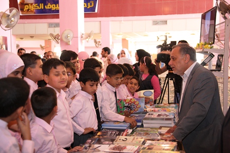 طلبة جامعة البصرة يشيدون بنشاطات العتبة الحسينية داخل جامعتهم (مصور)