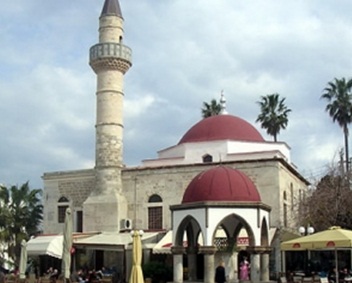 لأول مرة منذ 90 عاما ...الصلاة في مسجد باليونان